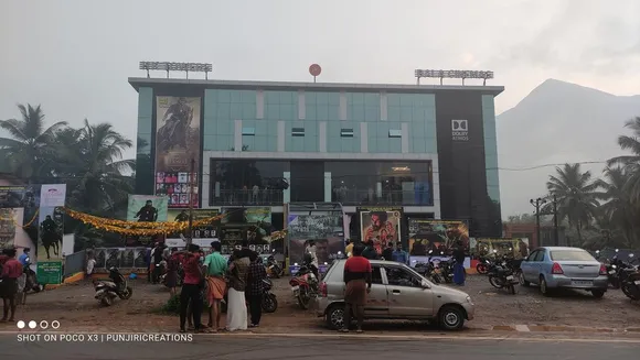 മരക്കാർ അറബിക്കടലിന്റെ സിംഹം; ഒടിടി യിൽ നിന്നും മാറി സിനിമ തിയേറ്ററിൽ കാണാനായതിന്റെ സന്തോഷത്തിൽ ആരാധകർ