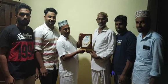 അറിവ് അഹങ്കാരമല്ല. അലങ്കാരമാണ് - ദേശീയ അദ്ധ്യാപക ദിനം - എസ് കെ എസ്എസ് എഫ് ആലൂർ ശാഖ അദ്ധ്യാപകനെ ആദരിച്ചു