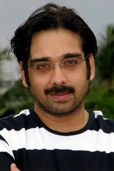 ചക്കോച്ചന്റെ മരണമായിരുന്നു മഴവില്ല് സിനിമയുടെ പരാജയം; ചാക്കോച്ചന്റെ കഥാപാത്രം മരിക്കുവാണെന്നറിഞ്ഞതോടെ ആളുകള്‍ ആ സിനിമ കാണാന്‍ വന്നില്ല, അംഗീകാരങ്ങളും അഭിനന്ദനങ്ങളും ലഭിച്ചെങ്കിലും സിനിമ ബോക്‌സ് ഓഫീസില്‍ പരാജയപ്പെട്ടെന്ന് നടന്‍ വിനീത് 