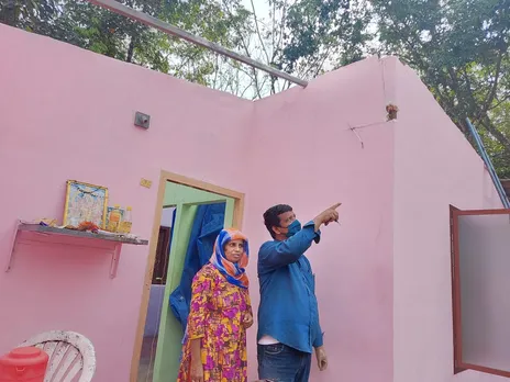 കരമില്ലാത്തയാൾക്ക് കൈത്താങ്ങാകാൻ റവന്യൂ ഉദ്യോഗസ്ഥർക്ക് മടി; പോണാട്ടിൽ കാറ്റിൽ മേൽക്കൂര പൂർണ്ണമായും തകർന്ന അംഗ പരിമിതൻ്റെ വീട് സന്ദർശിക്കാൻ മൂന്നു ദിവസം കഴിഞ്ഞിട്ടും റവന്യൂ ഉദ്യോഗസ്ഥരെത്തിയില്ല, തിരഞ്ഞെടുപ്പ് തിരക്കെന്ന്‌ വില്ലേജ് ഓഫീസർ 