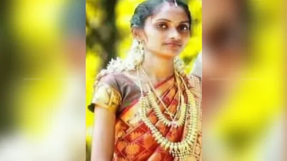 കുപ്പിയില്‍ ഡീസലുമായെത്തി മകളെ വീട്ടില്‍ നിന്ന് വിളിച്ചുകൊണ്ടുപോയി;  ഉറുമ്പിനെ കൊല്ലാനാണ് ഡീസല്‍ എന്നാണ് പറഞ്ഞിരുന്നത്;  പിന്നീട് കേള്‍ക്കുന്നത് മകളുടെ മരണവിവരം;  തിരുവനന്തപുരത്ത് 24കാരി തീപൊള്ളലേറ്റ് മരിച്ച നിലയില്‍;  പൊലീസിനെ കണ്ട് ഭര്‍ത്താവ് ഓടി രക്ഷപ്പെട്ടു