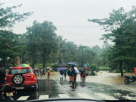 മീനച്ചിലാറ്റിൽ ക്രമാതീതമായി ജലനിരപ്പുയരുന്നു; പാലായിൽ വെള്ളപ്പൊക്ക ഭീഷണി, ഇടപ്പാടി റോഡിലും ഗതാഗതം സ്തംഭിച്ചു