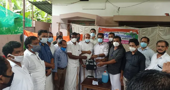 മൊറയൂർ പഞ്ചായത്തിൽ കോവിഡ് പ്രതിരോധ പ്രവർത്തനങ്ങൾക്ക് ആശ്വാസമായി കൊണ്ടോട്ടി സബ്‌ജില്ലാ കെപിഎസ്‌ടിഎ കമ്മിറ്റി ഫോഗിങ് മെഷീൻ നൽകി