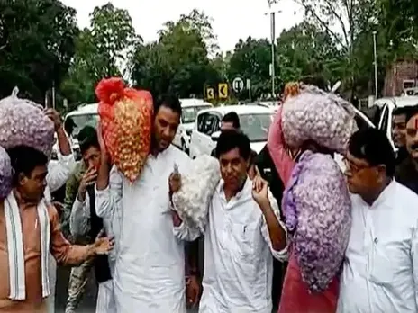 ഉള്ളി കർഷകർ ദുരിതത്തിൽ... കർഷകന് ലഭിക്കുന്നത് സവാള കിലോ 50 പൈസ, വെളുത്തുള്ളി കിലോ ഒരു രൂപ...