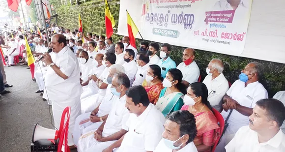 മുല്ലപ്പെരിയാർ: കേരള ജനപക്ഷം സെക്യൂലർ സംസ്ഥാന കമ്മിറ്റി കോട്ടയം കളക്ടറേറ്റിന് മുന്നിൽ നടത്തിയ ധർണ്ണയിൽ പ്രതിഷേധമിരമ്പി