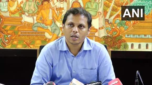 അരച്ചാലും, ചാലിച്ചാലും, … കോറോണ പോവില്ല.. കൈയിലെ കാശേ.. പോകൂ;  ശാസ്ത്രീയ ചികിത്സ മാത്രം അവലംബിക്കുക..ശാരീരിക അകലം – മാസ്‌ക് – സോപ്പ്; മുന്നറിപ്പുമായി കോഴിക്കോട് കളക്ടര്‍