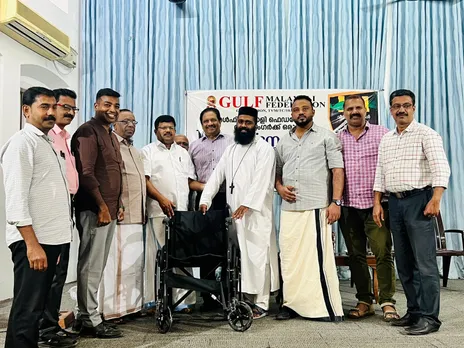 ഗൾഫ് മലയാളി ഫെഡറേഷൻ വീൽചെയറുകൾ വിതരണം ചെയ്തു
