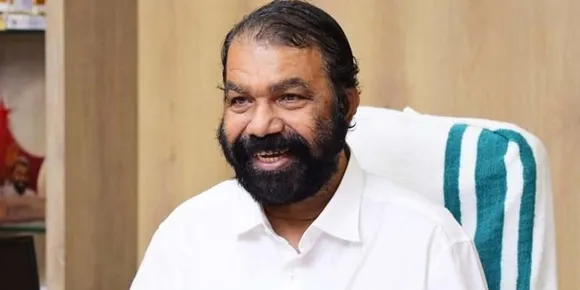 വന്ദേഭാരതിനെ സ്വാഗതം ചെയ്യുന്നു; പ്രതിദിനം നൂറിലേറെ സർവീസ് നടത്തുന്ന സിൽവർ ലൈനിനെ പ്രതിദിനം വിരലിൽ എണ്ണാവുന്ന സർവീസ് നടത്തുന്ന വന്ദേ ഭാരതുമായി പകരം വയ്ക്കാൻ ശ്രമിക്കുന്നത്  കണ്ണടച്ച് ഇരുട്ടാക്കൽ ആണ്: വി. ശിവന്‍കുട്ടി