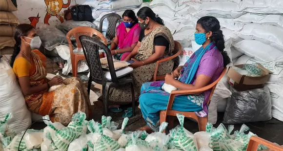 ഓണക്കിറ്റുകൾ തയ്യാറാക്കൽ തകൃതി... മാവേലി സപ്ലൈകോ ജീവനക്കാർ തിരക്കിൽ
