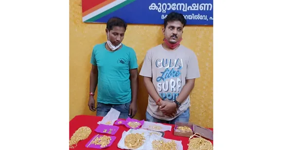 പാലക്കാട് ജംഗ്ഷൻ റെയിൽവേ സ്റ്റേഷനിൽ  രേഖകളില്ലാതെ കടത്തിക്കൊണ്ടുവന്ന സ്വിസ് മെയ്ഡ് ഗോൾഡ് ബിസ്കറ്റും ആ ഭരണങ്ങളും അടങ്ങിയ 4.928 കിലോ സ്വർണ്ണം രഹസ്യവിവരത്തിന്റെ അടിസ്ഥാനത്തിൽ നടത്തിയ പരിശോധനയിൽ  പിടിച്ചെടുത്തു