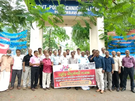 കൂവപ്പടി ഗവ. പോളിടെക്നിക്കിന്റെ അകത്തളത്തിൽ അറുപതു പിന്നിട്ട സഹപാഠികളൊത്തുകൂടി