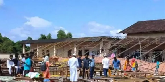 കാസര്‍ഗോഡ് ശാസ്ത്രമേള നടക്കുന്നതിനിടെ പന്തല്‍ തകര്‍ന്നുവീണു; കുട്ടികള്‍ ഉള്‍പ്പെടെ 30 പേര്‍ക്ക് പരിക്ക് 7 പേരുടെ നില ഗുരുതരം