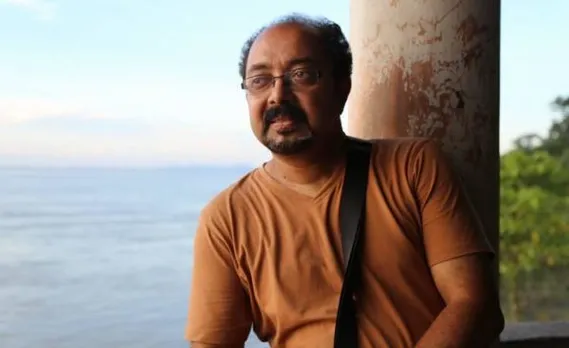 പ്രവാസി മലയാളികൾ അന്യഗ്രഹ ജീവികൾ അല്ല. അവരാണോ നാട്ടിൽ വൈറസിന്റെ വിത്ത് വിതയ്ക്കുന്നത്. ഇത് പ്രവാസിക്കെതിരെ വിരല്‍ചൂണ്ടാനുള്ള സമയമല്ല - കുവൈറ്റ്‌ മലയാളിയുടെ കുറിപ്പ്