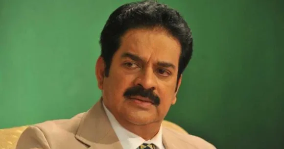 'ദേവിയുടെ നടയിൽ നിന്ന് ഞാൻ പ്രാർത്ഥിച്ചു; സഹിക്കാവയ്യാത്ത വേദനയോടെ ഞങ്ങളുടെ വിളി കേട്ടു മിണ്ടാൻ കഴിയാതെ കണ്ണുതുറക്കാൻ ശ്രമിക്കുന്ന എന്റെ സുമയുടെ മുഖം ഞാൻ കാണുന്നുണ്ട് അപ്പോൾ... " മതി അമ്മേ മതി, ഇനി വയ്യ അവളുടെ വേദന, അവളെ തിരിച്ചെടിത്തോളൂ, ഈ തൃപ്പാദങ്ങളിൽ അവളെ സമർപ്പിക്കുന്നു ", എന്റെ പ്രാർത്ഥന ഇതായിരുന്നു-ദേവന്റെ ഹൃദയസ്പര്‍ശിയായ കുറിപ്പ്‌