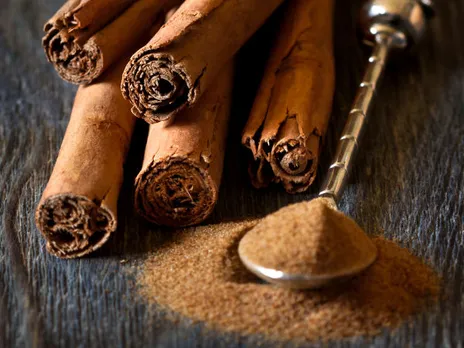 മുഖത്തെ കറുത്ത പാടിനെ അകറ്റാന്‍ കറുവപ്പട്ട