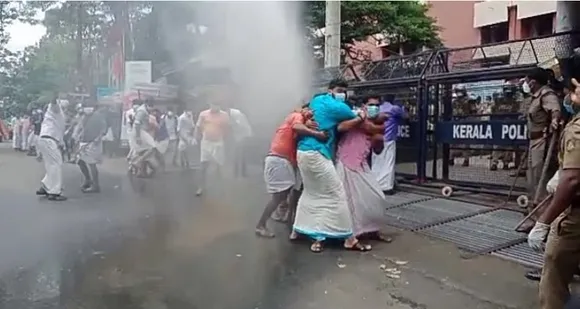 മന്ത്രി എ.കെ ശശീന്ദ്രൻ രാജിവെക്കണമെന്നാവശ്യപ്പെട്ട് പാലക്കാട് യുവമോർച്ച പ്രവർത്തകർ നടത്തിയ കളക്ട്രേറ്റ് മാർച്ചിൽ സംഘർഷം; പോലീസ് ജലപീരങ്കി പ്രയോഗിച്ചു