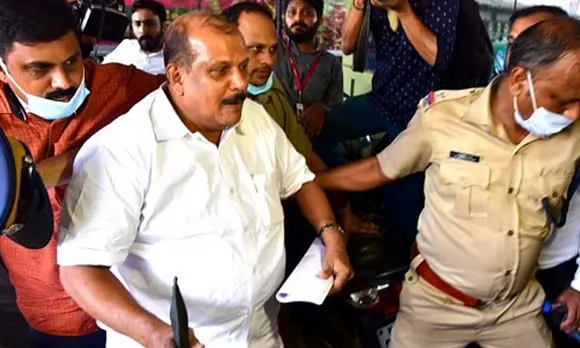 ഇന്ന് ജോര്‍ജ് പൂജപ്പുര ജില്ലാ ജയിലില്‍ കഴിയുമ്പോള്‍ ഏറെ സന്തോഷിക്കുന്നത് അദ്ദേഹത്തിന്റെ പഴയ സുഹൃത്തുക്കള്‍ തന്നെ ! ഒരുകാലത്ത് ഈരാറ്റുപേട്ട, വാഗമണ്‍, കാഞ്ഞിരപ്പള്ളി, എരുമേലി തുടങ്ങിയ പ്രദേശങ്ങളില്‍ പല തീവ്ര സംഘടനകള്‍ക്കും വളര്‍ച്ചയേകിയത് ജോര്‍ജിന്റെ പിന്തുണ തന്നെ. ആറുവര്‍ഷം മുമ്പ് ഒരു മുന്നണിയുമില്ലാതെ ജോര്‍ജ് മത്സരിക്കുമ്പോള്‍ എല്ലാ പിന്തുണയും നല്‍കിയും ഇതേ സംഘടനകളും ആളുകളും ! ഇപ്പോള്‍ ജോര്‍ജിനൊപ്പം നില്‍ക്കുന്നവര്‍ക്കും നാളെ ഇതേ അവസ്ഥ തന്നെയുണ്ടാകുമെന്നും മുന്നറിയിപ്പ്