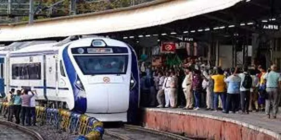 വന്ദേഭാരത് രണ്ടാം ട്രയല്‍ റണ്‍ ആരംഭിച്ചു; ട്രെയിന്‍ പുറപ്പെട്ടത് തമ്പാനൂരില്‍ നിന്ന്