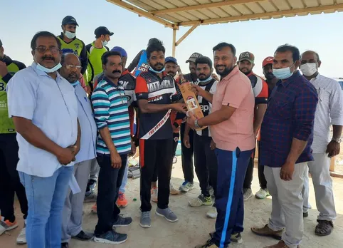 ക്രിക്കറ്റ് ബാറ്റും ബോളും നൽകി കേളി ബദിയ ഏരിയ