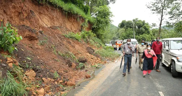 നെടുങ്കണ്ടത്ത് മണ്ണിടിച്ചിലും വെള്ളപ്പൊക്കവുമുണ്ടായ പ്രദേശങ്ങള്‍ ജില്ലാ കളക്ടര്‍ ഷീബാ ജോര്‍ജ്ജ് സന്ദര്‍ശിച്ചു