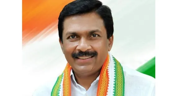 ഷിബു തെക്കുംപുറത്തിന്‍റെ വീടിനു നേരെ അക്രമം ! പോലീസ് സാക്ഷിയായി മതിലുകള്‍ തകര്‍ത്തു. അക്രമം ഷിബു തെക്കുംപുറം കോതമംഗലത്ത് നിയമസഭയിലേയ്ക്ക് മത്സരിച്ചേക്കുമെന്ന ഭീതിയില്‍ !