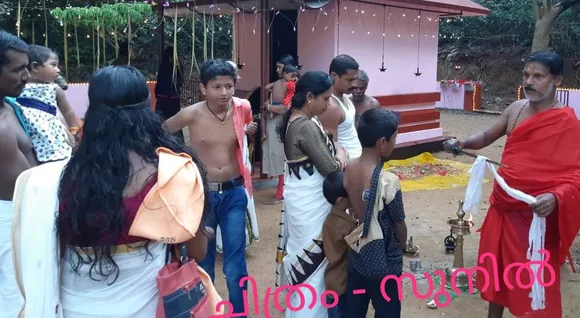 കുംഭ മാസത്തിന്‍റെ പകൽച്ചൂടിൽ നെച്ചിപ്പുഴൂർ ഇള പൊഴുതുകാവിൽ ഉറഞ്ഞു തുള്ളി മരുത്വാൻമാർ ! പ്രാര്‍ഥനയോടെ ഭക്തജനങ്ങള്‍ !