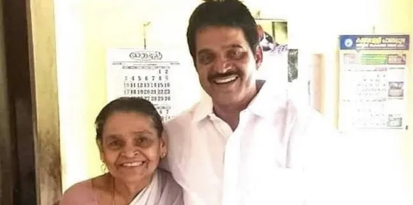 അമ്മയുടെ വാത്സല്യം നിറഞ്ഞ ചേർത്തുപിടിക്കലുകൾ ഇല്ലാതായിട്ട് രണ്ട്‌ വർഷം പിന്നിട്ടിരിക്കുന്നു; എന്നും എത്ര പ്രയാസമുള്ള യാത്രയിലും അമ്മയുടെ മുഖം തരുന്ന ഊർജം അതിനെയൊക്കെ അതിജീവിപ്പിക്കും: അമ്മയുടെ ചരമവാര്‍ഷികാ ദിനാചരണത്തില്‍ കെ.സി. വേണുഗോപാലിന്റെ കുറിപ്പ്‌