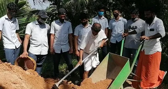 സഹപാഠിക്ക് 'സ്നേഹക്കൂട്' ഒരുക്കാൻ എൻഎസ്എസ് കർമ്മ സേന എത്തി: സഹായിക്കാൻ ജനപ്രതിനിധിയും