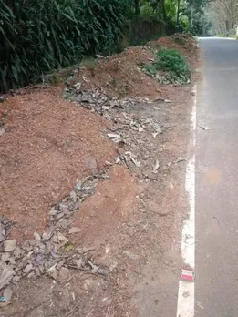 മുട്ടം - കരിങ്കുന്നം റോഡിനിരുവശവും മണ്ണ്‌ കൂട്ടിയിട്ടിരിക്കുന്നത്‌ അപകടങ്ങള്‍ക്ക്‌ കാരണമാകുന്നതായി പരാതി
