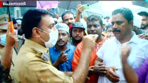 പൊന്നാനിയില്‍ മത്സ്യതൊഴിലാളികളെ കണ്ടെത്താത്തതില്‍ പ്രതിഷേധം; കാണാതായവരുടെ കുടുംബങ്ങളുടെ നേതൃത്വത്തില്‍ റോഡ് ഉപരോധിച്ചു