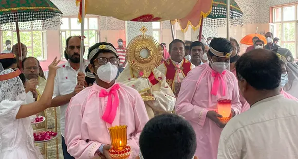 ടാഗോർ ഗാർഡൻ നിർമൽ ഹൃദയ ദേവാലയത്തിലെ തിരുന്നാൾ ആഘോഷങ്ങൾക്ക് ഭക്തിനിര്‍ഭരമായ പ്രദഷിണത്തോടെ സമാപനം