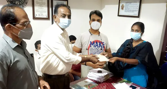 കോവിഡ് വക്സിൻ ലഭിക്കാത്ത വ്യാപാര സ്ഥാപന ഉടമകൾക്കും ജീവനക്കാർക്കും അടിയന്തിരമായി വാക്സിൻ നൽകണമെന്നാവശ്യപ്പെട്ട് കേരള വ്യാപാരി വ്യവസായി ഏകോപന സമിതി മലമ്പുഴ യുണിറ്റിൻ്റെ നേതൃത്വത്തിൽ മലമ്പുഴ ഗ്രാമപ‍ഞ്ചായത്ത് പ്രസിഡന്‍റിന് നിവേദനം നൽകി
