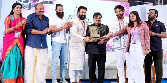 24 വർഷക്കാലം "അമ്മ" യുടെ സെക്രട്ടറി, ജനറൽ സെക്രട്ടറി എന്നീ നിലകളില്‍ നിസ്വാർത്ഥമായ സേവനം തുടരുന്ന നടൻ ഇടവേള ബാബുവിനെ ആദരിച്ച് താരസംഘടന
