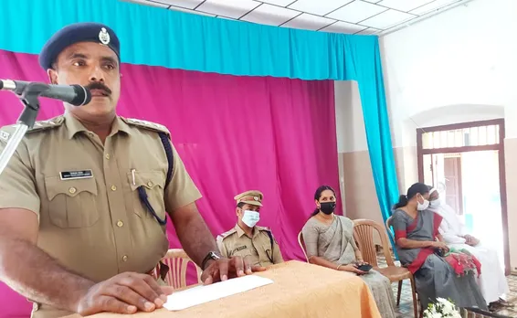 "ഓമനിച്ചു വളർത്തിയ ഒരു നാടൻ നായക്കുട്ടിയെ കാണാതായപ്പോൾ ഇത്ര സങ്കടം: അപ്പോൾ നിൻ്റെ അച്ഛനുമമ്മയും സഹോദരങ്ങളും എത്രമാത്രം നെഞ്ചു നീറിക്കാണും, അവൾ ഒന്നും മിണ്ടാതെ നിറ കണ്ണുകളോടെ തല കുനിച്ചു നിന്നു"; പാലാ ഡിവൈ എസ് പി. ഷാജു ജോസ് സ്വന്തം അനുഭവം വാക്കുകളിലൂടെ പകർന്നപ്പോൾ മിഴി നിറഞ്ഞ് "നമ്മുടെ പൊന്നോമനകൾ "