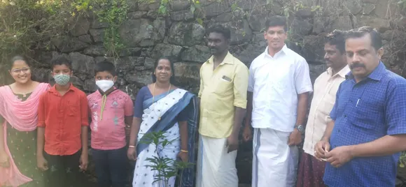 വലവൂരിനെ പരിക്രമണം ചെയ്ത് പരിസ്ഥിതി ദിനാചരണം; ഗ്രാമത്തിൻ്റെ നാലു ദിക്കുകളിലേയും അതിരുകളിൽ മാവിൽ തൈകൾ നട്ടുകൊണ്ടുള്ള ഗ്രാമവലത്തിലൂടെ വലവൂർ ഗവ. യു.പി. സ്കൂളിലെ കുട്ടികൾ പരിസ്ഥിതി ദിനം ആഘോഷിച്ചു