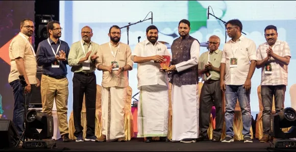 ആഘോഷത്തിന്റെ നിറവിൽ മാസ് ഫെസ്റ്റ്; സലാം പാപ്പിനിശേരിയെ ആദരിച്ചു 