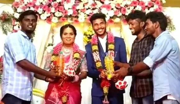 വിവാഹ സമ്മാനങ്ങളുടെ പട്ടികയില്‍ ഇടംപിടിച്ച് പെട്രോളും ഡീസലും