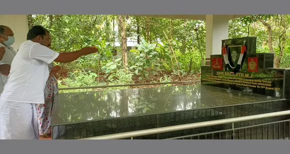 വീരമൃത്യു വരിച്ച ജവാന്‍ ശ്രീജിത്തിന്‍റെ സ്മൃതിമണ്ഡപത്തില്‍ പുഷ്പാര്‍ച്ചന നടത്തി
