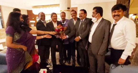 ഡോ. മോഹന്‍ തോമസിന് വേള്‍ഡ് മലയാളി കൗണ്‍സിലിന്റെ അനുമോദന പൂച്ചെണ്ട്