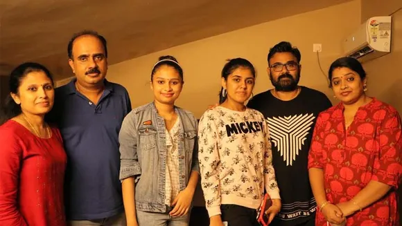 മൊബൈൽ ഫോണിന്റെ സാന്നിധ്യവും,സ്വാധീനവും. ചതുർ മുഖം പ്രേക്ഷകർക്കൊപ്പം കണ്ട് നടൻ ഷാജുവും കുടുംബവും