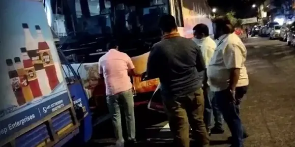 ഡല്‍ഹി ക്യാപിറ്റല്‍സിന്റെ ടീം ബസ് അടിച്ചുതകര്‍ത്ത സംഭവം; മഹാരാഷ്ട്ര നവ്‌നിര്‍മ്മാണ്‍ സേനയില്‍ അംഗങ്ങളായ അഞ്ചു പേര്‍ അറസ്റ്റില്‍-വീഡിയോ