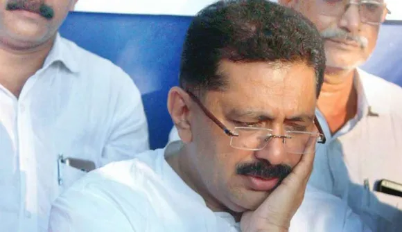 ജോലീൽ കേറ്റി , എന്ന അപരനാമമുള്ള ജലീൽ കേറ്റി അറിയാൻ....തവനൂരിലെ ജനങ്ങൾ നല്ലവരാണ്, അവരെ പറ്റിക്കരുത് , ചതിക്കരുത്!    ജനങ്ങളോട് മാപ്പു പറയണമെന്ന് ദാസനും വിജയനും