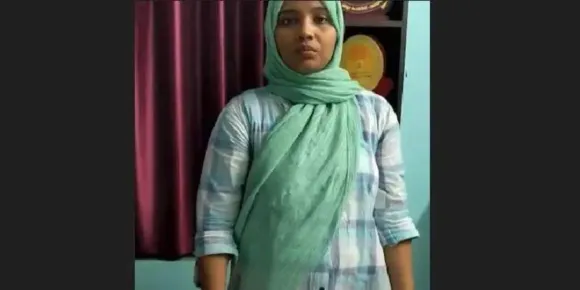 കരിപ്പൂരിൽ സ്വര്‍ണ്ണ വേട്ട: 1.17 കോടി രൂപയുടെ സ്വര്‍ണ്ണവുമായി യുവതി പിടിയില്‍