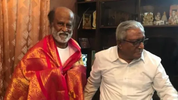 രാഷ്ട്രീയ അങ്കം കുറിക്കുന്നതിന് മുമ്പ് സഹോദരന്റെ കാലില്‍ തൊട്ട്  അനുഗ്രഹം തേടി രജനീകാന്ത്  !