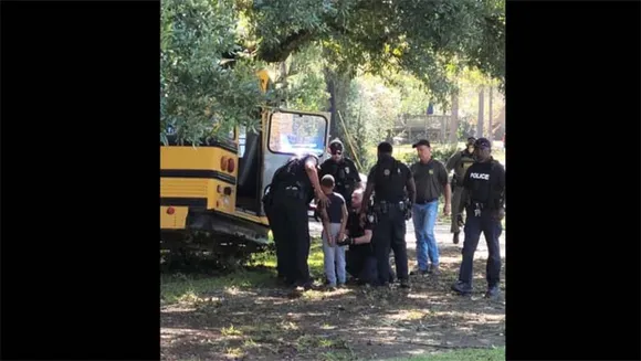 തട്ടിയെടുത്ത സ്കൂൾ ബസുമായി 11കാരന്റെ സാഹസികയാത്ര