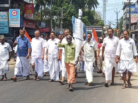 ഈഴുവത്തിരുത്തി മണ്ഡലം കോൺഗ്രസ് കമ്മിറ്റി പൊന്നാനിയിൽ പ്രതിഷേധ പ്രകടനം നടത്തി