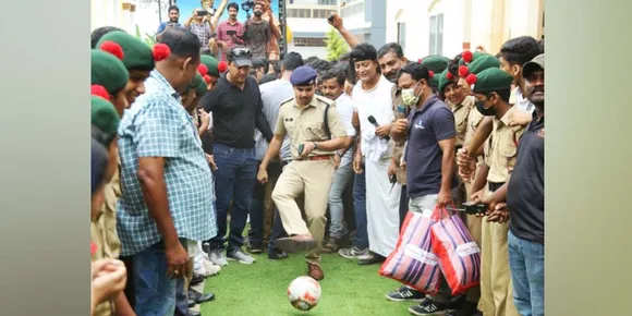 ലഹരിക്കെതിരെ ഫുട്ബോള്‍ ലഹരിയുമായി ബോചെയും മറഡോണയും കണ്ണൂരില്‍