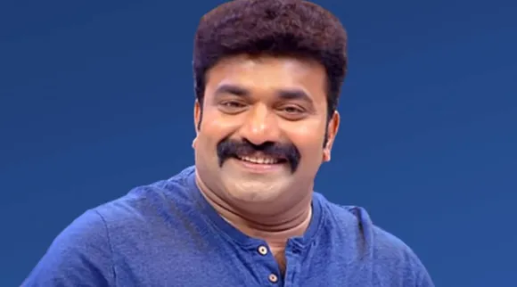 കോട്ടയം നസീറും സംഘവും സഞ്ചരിച്ച ബസും കാറും കൂട്ടിയിടിച്ചു; നാലു പേര്‍ക്ക് പരിക്ക്