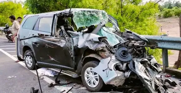 തമിഴ്നാട്ടിൽ കാർ ലോറിയിലിടിച്ച് അപകടം, രണ്ട് മലയാളികൾക്ക് ദാരുണാന്ത്യം