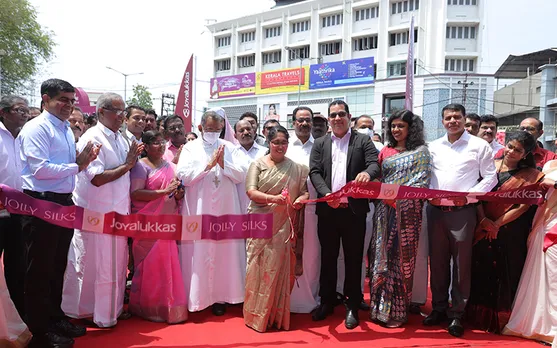 ജോയ്ആലുക്കാസിൻ്റെയും ജോളിസില്‍ക്ക്‌സിൻ്റെയും നവീകരിച്ച ഷോറൂം കൊല്ലം കോൺവെൻറ് ജംഗ്ഷനില്‍ പ്രവര്‍ത്തനം ആരംഭിച്ചു